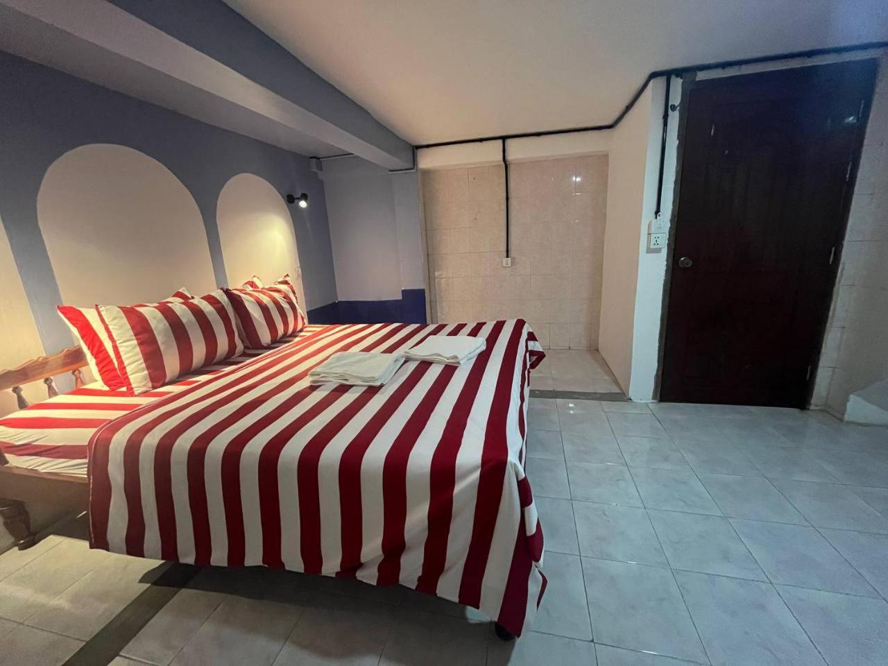 Por Chey Guesthouse Battambang Esterno foto