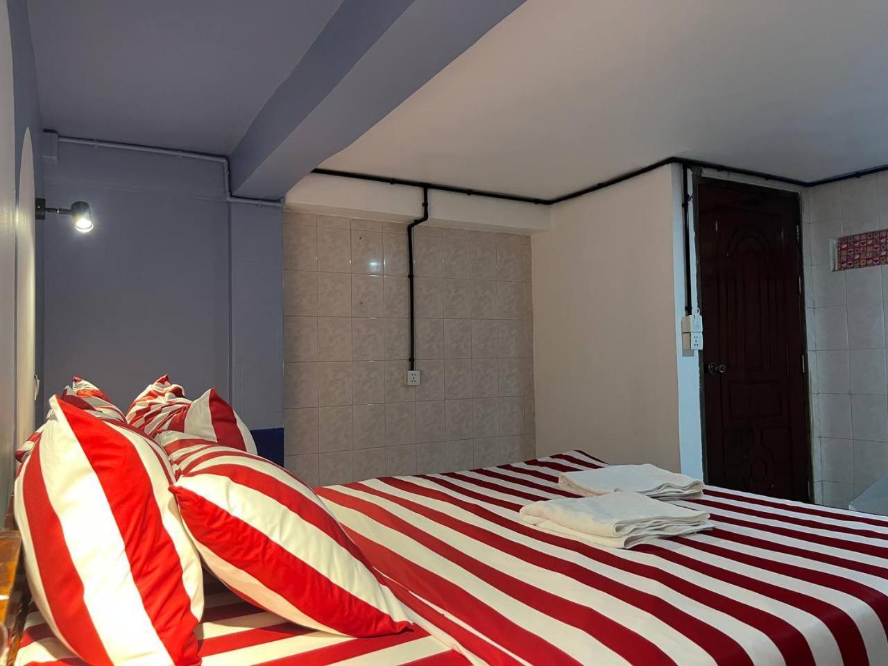 Por Chey Guesthouse Battambang Esterno foto
